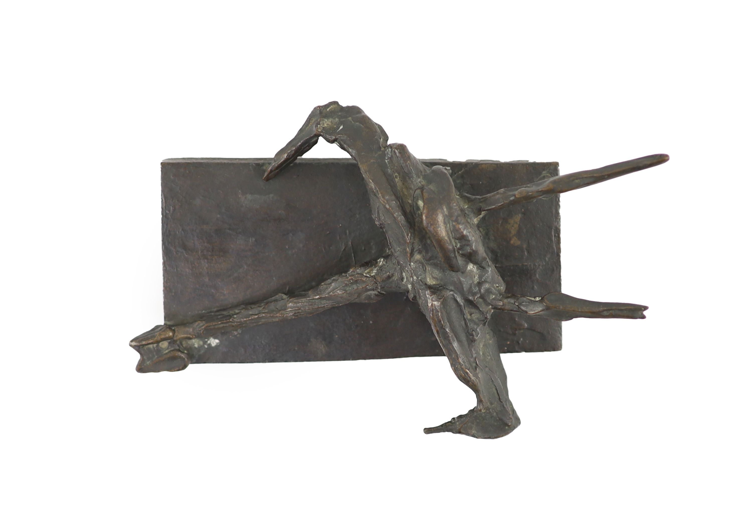 Bernard Meadows (1915-2005), Fallen Bird, bronze, H 8.5cm. L 23cm. D 16cm.